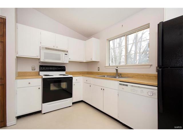 744 Sugar Glen Drive, St Peters, MO 63376