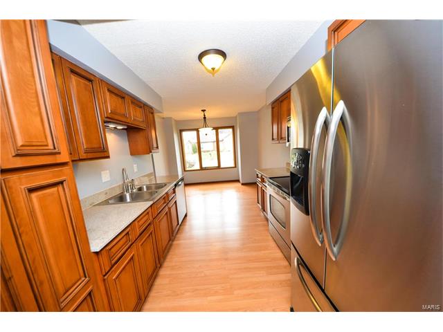 52 Thistledale Court, St Peters, MO 63376
