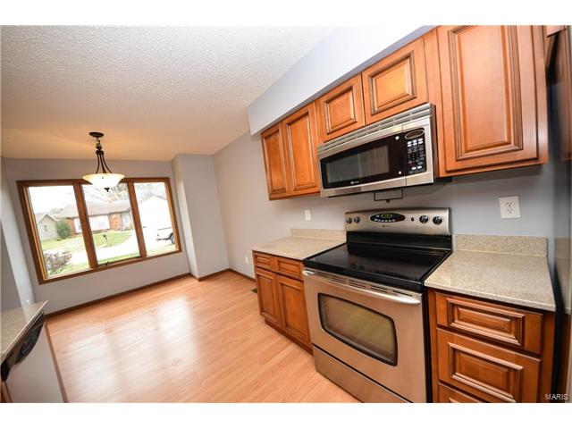 52 Thistledale Court, St Peters, MO 63376