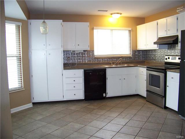 432 Cambridge Place, St Peters, MO 63376