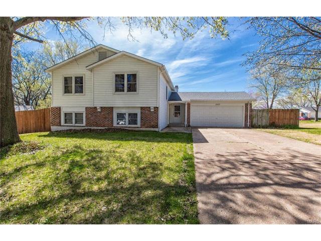 1937 Spruce, St Peters, MO 63376