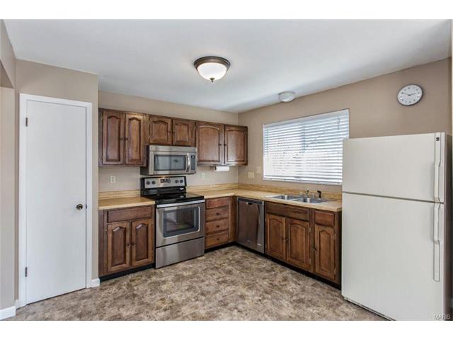 1937 Spruce, St Peters, MO 63376