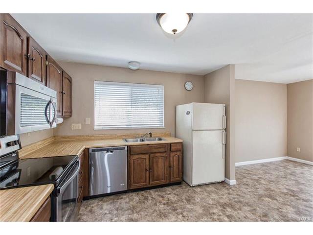 1937 Spruce, St Peters, MO 63376