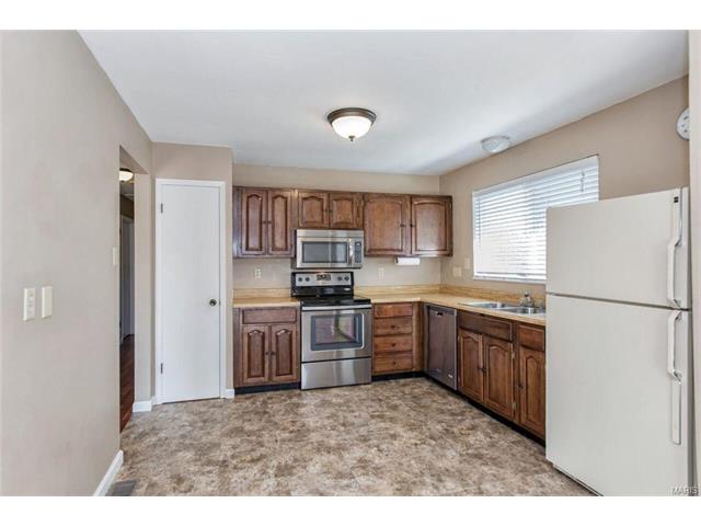 1937 Spruce, St Peters, MO 63376