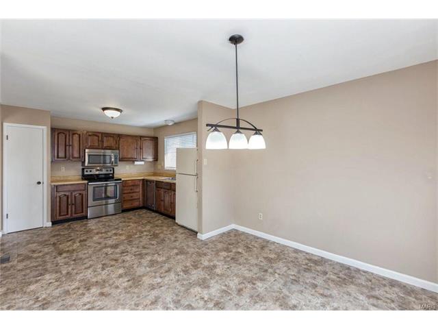 1937 Spruce, St Peters, MO 63376
