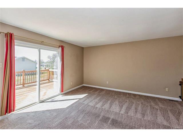 1937 Spruce, St Peters, MO 63376