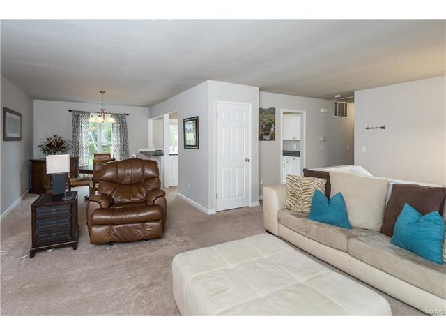36 Christine Drive, St Peters, MO 63376