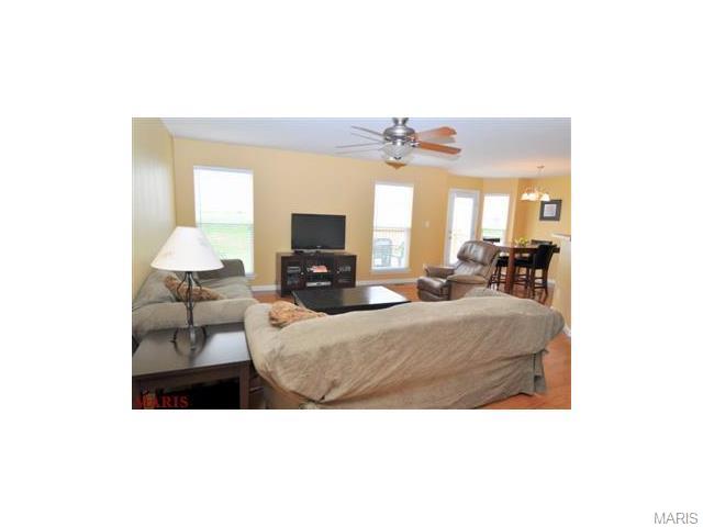 142 Waterside Crossing, St Peters, MO 63376