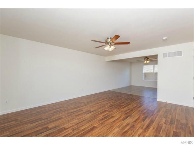 440 Saint James Court, St Peters, MO 63376