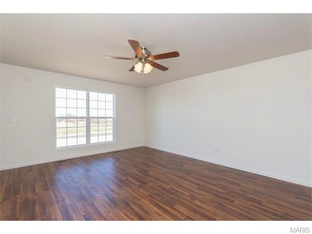 440 Saint James Court, St Peters, MO 63376