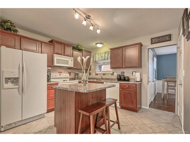 5 Greengage Road, St Peters, MO 63376