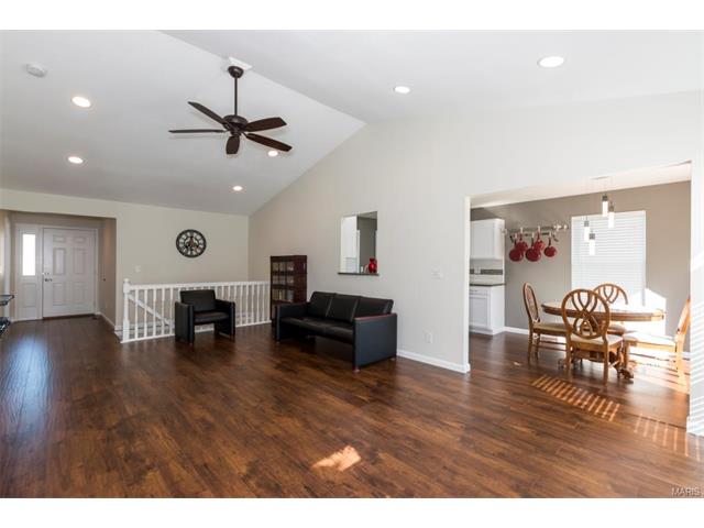 521 Woodview Meadows CT, Wentzville, United States 63385