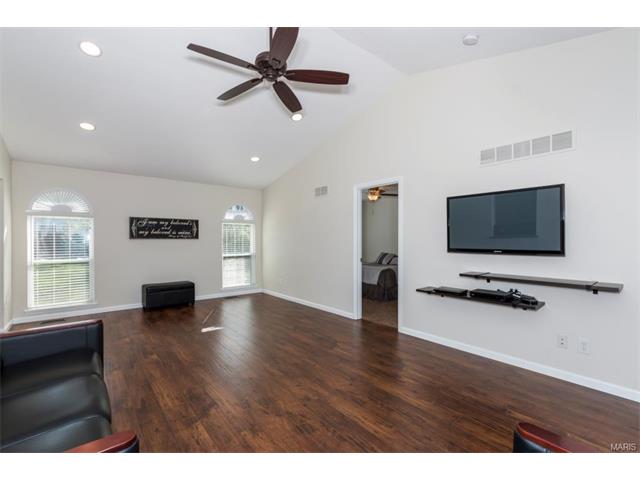 521 Woodview Meadows CT, Wentzville, United States 63385