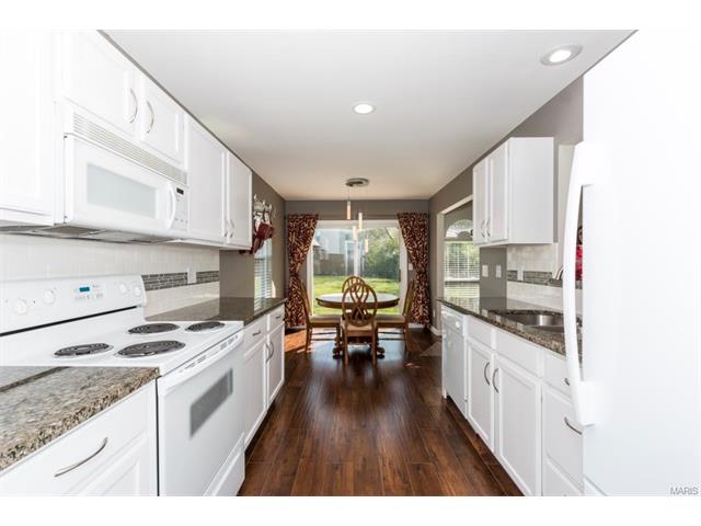 521 Woodview Meadows CT, Wentzville, United States 63385