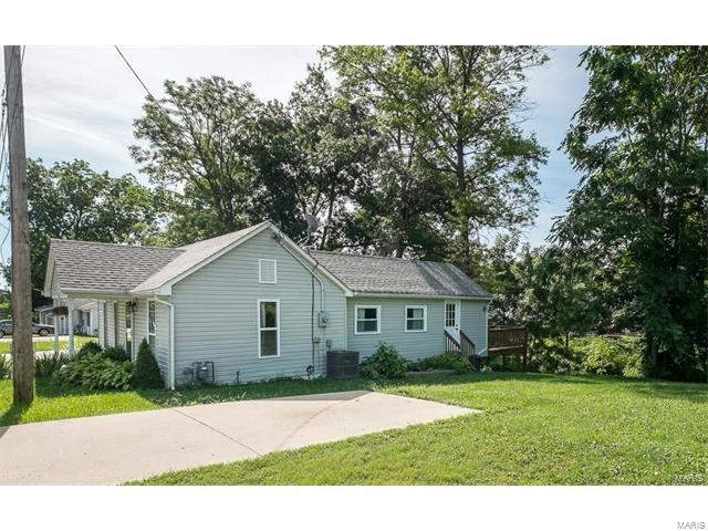 506 West Cherry Street, Winfield, MO 63389