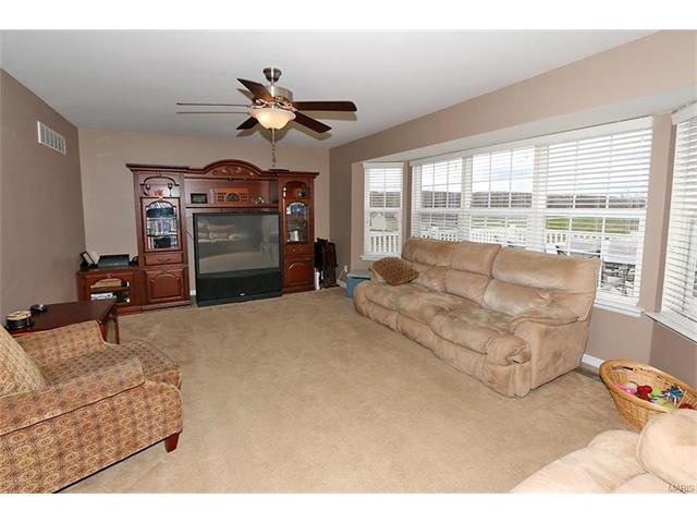 19 Hollow Tree Court, Winfield, United States 63389