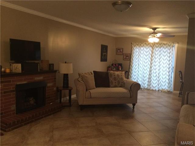23 Hillcrest Drive, Hannibal, MO 63401