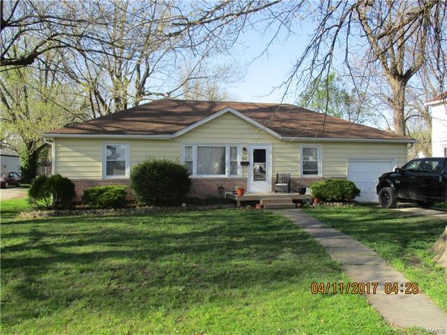 408 East College, Shelbina, MO 63468
