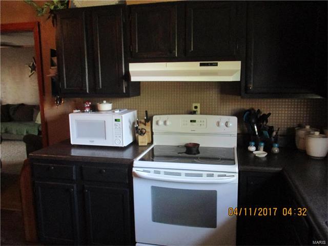 408 East College, Shelbina, MO 63468