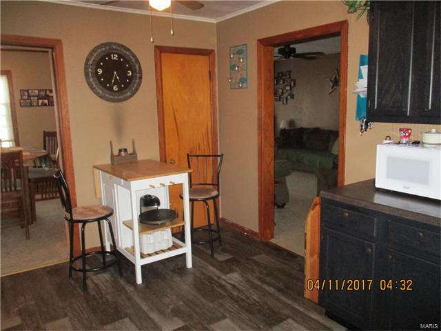 408 East College, Shelbina, MO 63468