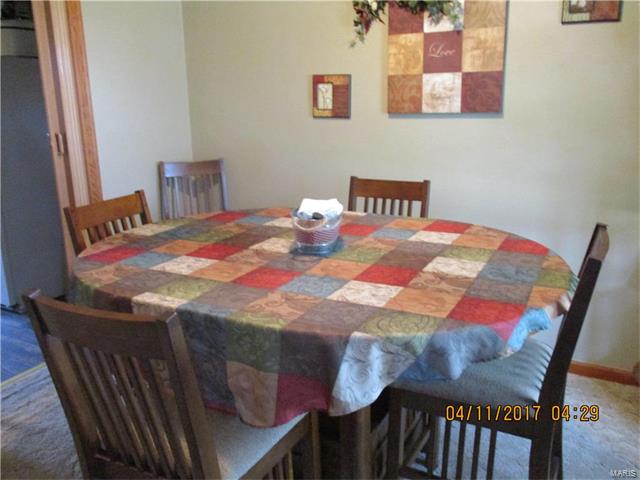 408 East College, Shelbina, MO 63468
