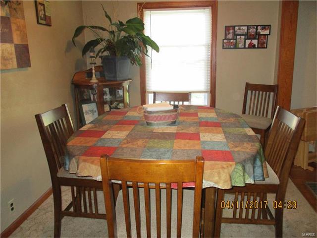 408 East College, Shelbina, MO 63468