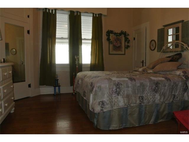 658 N 4th ST, Ste Genevieve, MO 63670