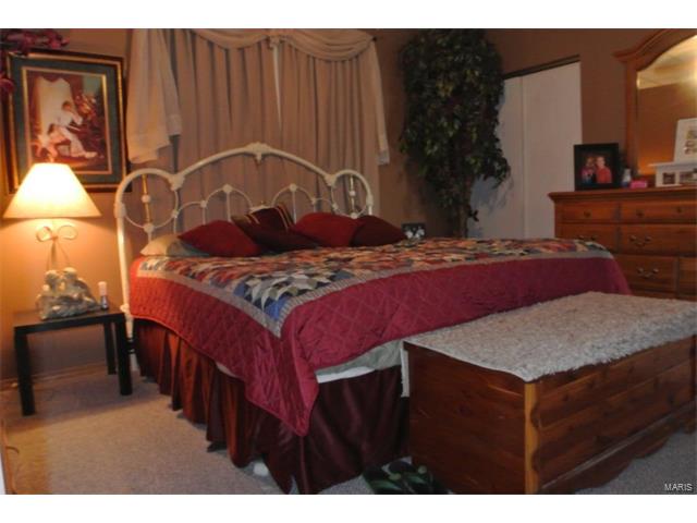 658 N 4th ST, Ste Genevieve, MO 63670