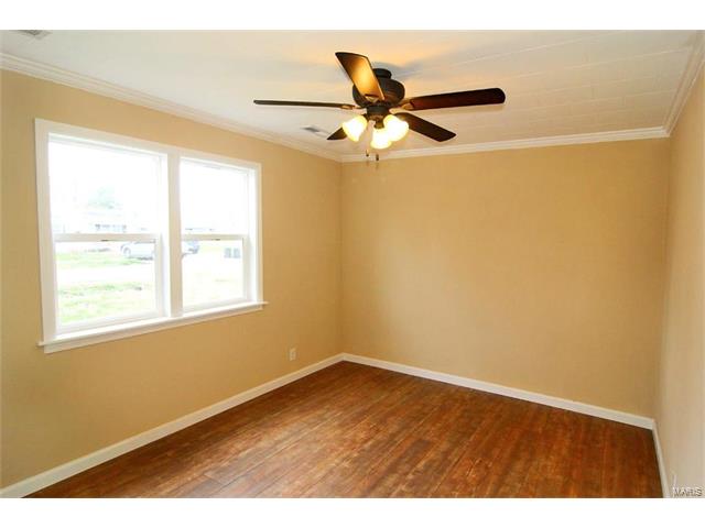 327 Black Avenue, Chaffee, MO 63740