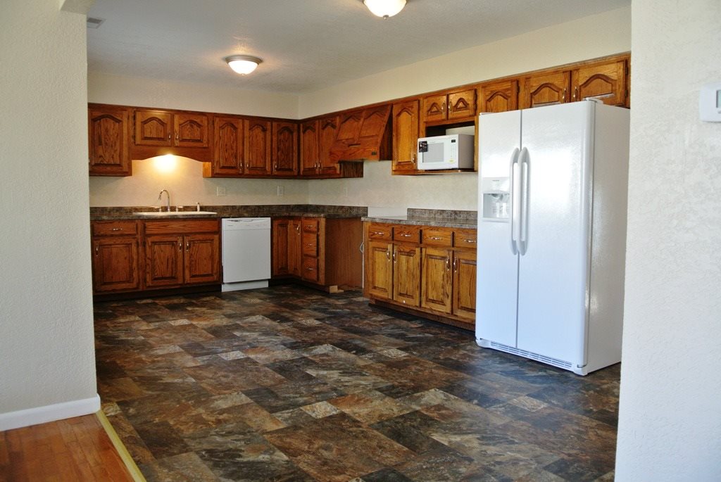 2304 Leonard Dr, Poplar Bluff, MO 63901