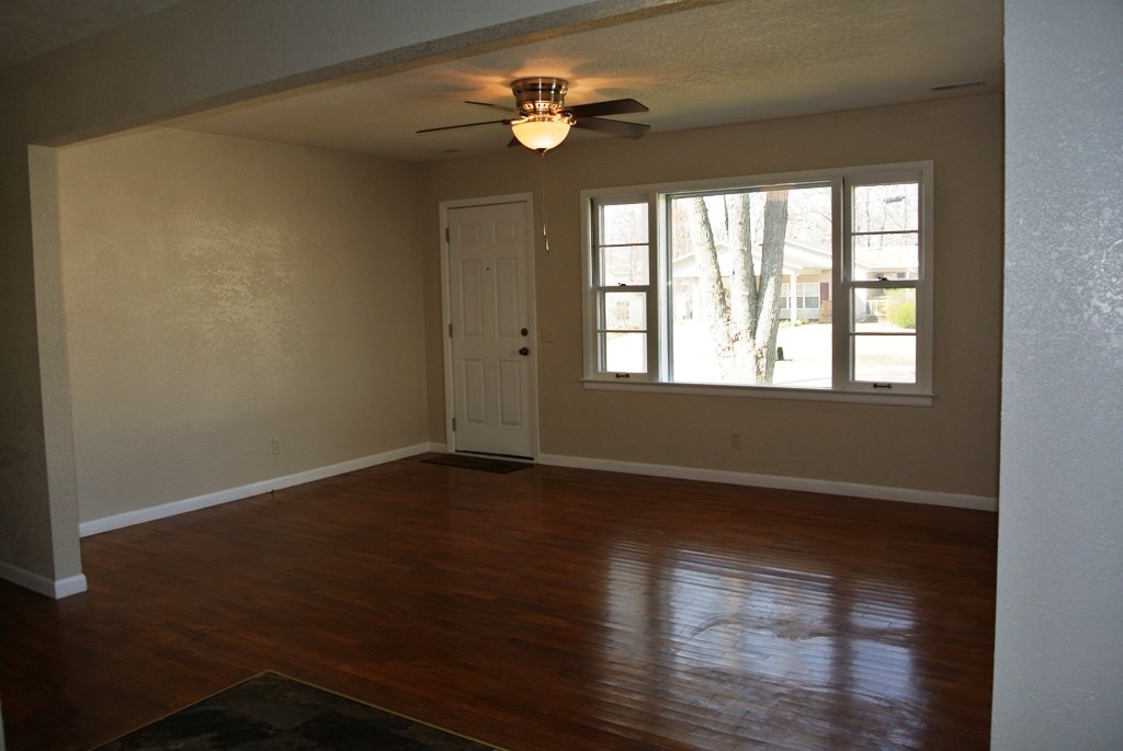 2304 Leonard Dr, Poplar Bluff, MO 63901