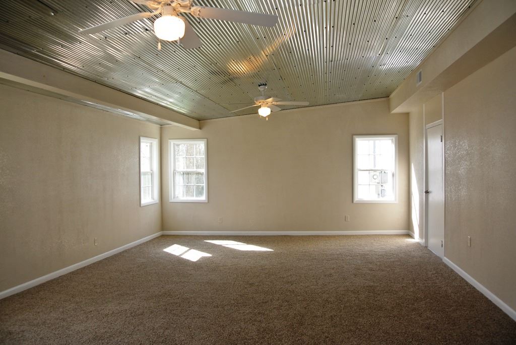 2304 Leonard Dr, Poplar Bluff, MO 63901