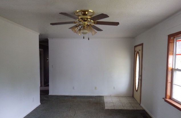 1136 County Road 470, Poplar Bluff, MO 63901