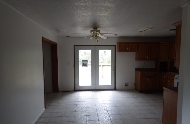1136 County Road 470, Poplar Bluff, MO 63901