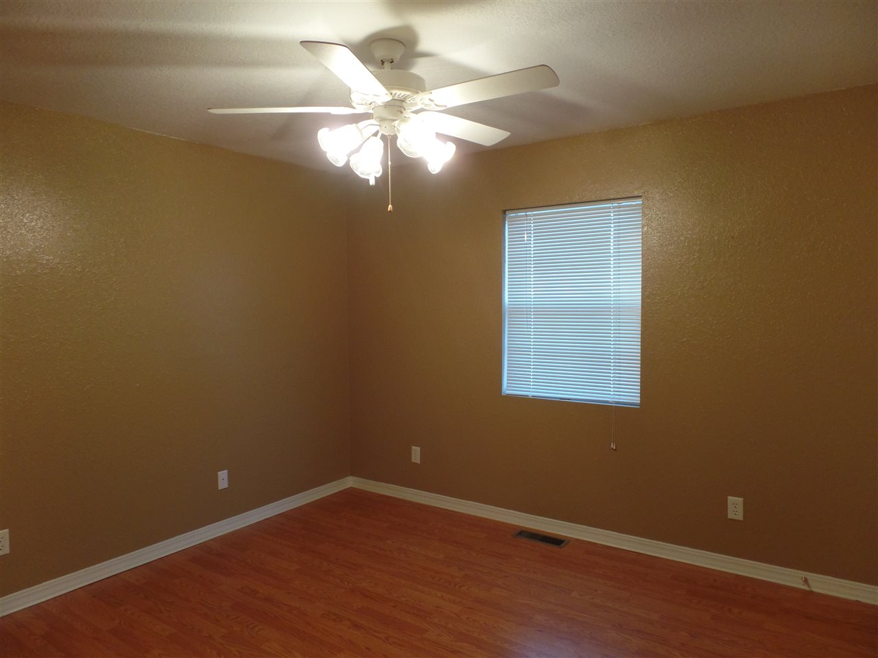 269 Red Robin Ln, Poplar Bluff, MO 63901