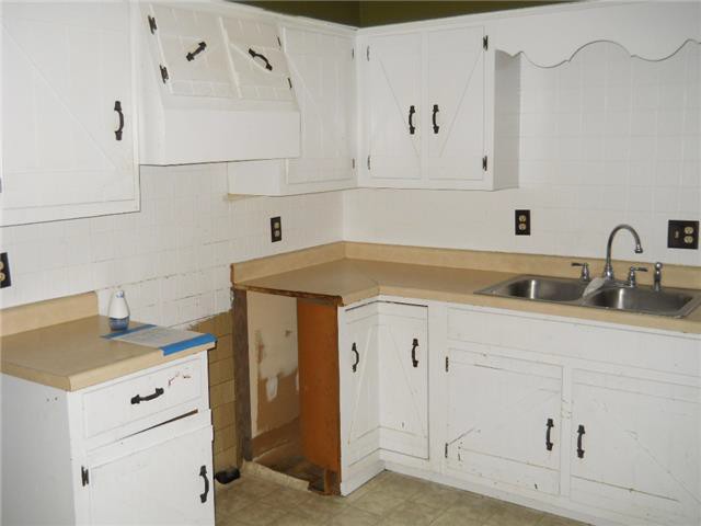 308 Locust StDoniphan, MO, 63935Ripley County
