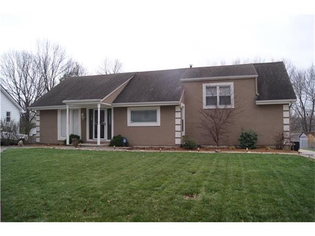 1012 SW TWILIGHT Lane, Blue Springs, MO 64015