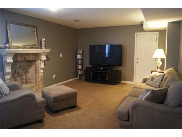 1012 SW TWILIGHT Lane, Blue Springs, MO 64015
