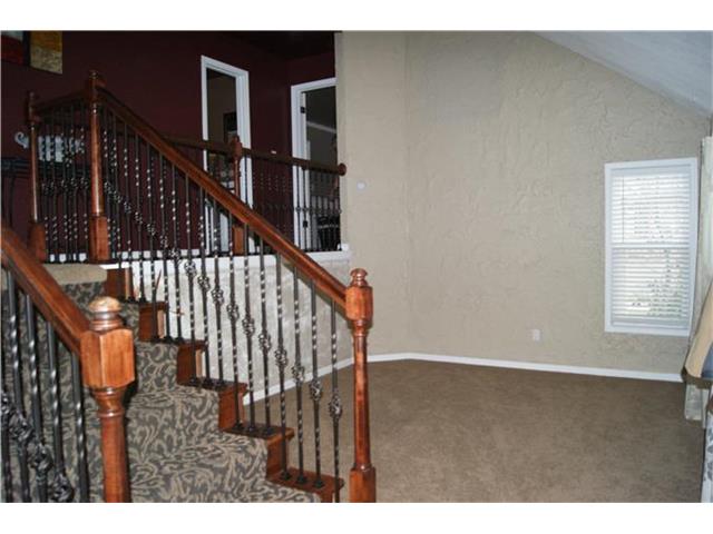 1012 SW TWILIGHT Lane, Blue Springs, MO 64015