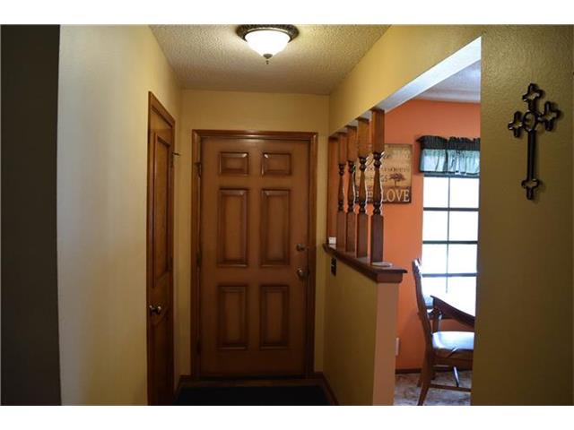 921 NW Oakridge Drive, Blue Springs, MO 64015