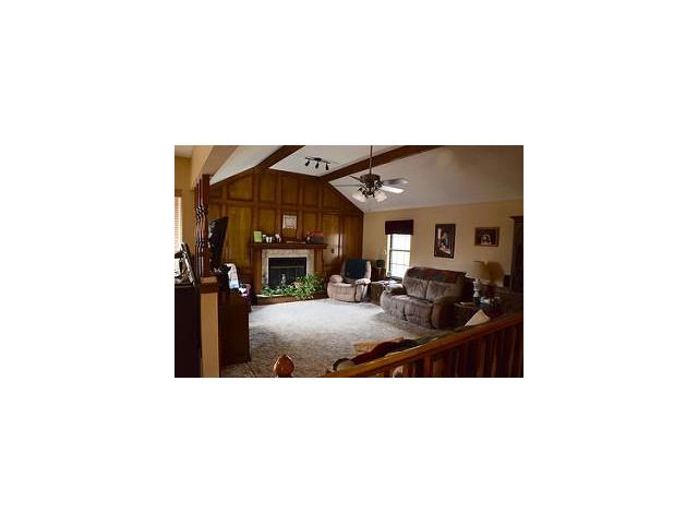 921 NW Oakridge Drive, Blue Springs, MO 64015