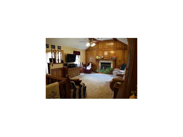 921 NW Oakridge Drive, Blue Springs, MO 64015