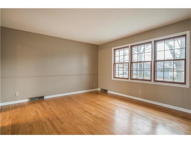 13736 PARKER Avenue, Grandview, MO 64030