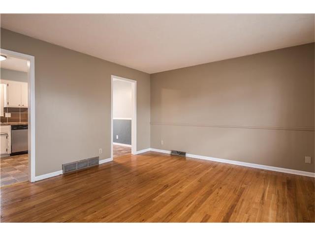 13736 PARKER Avenue, Grandview, MO 64030