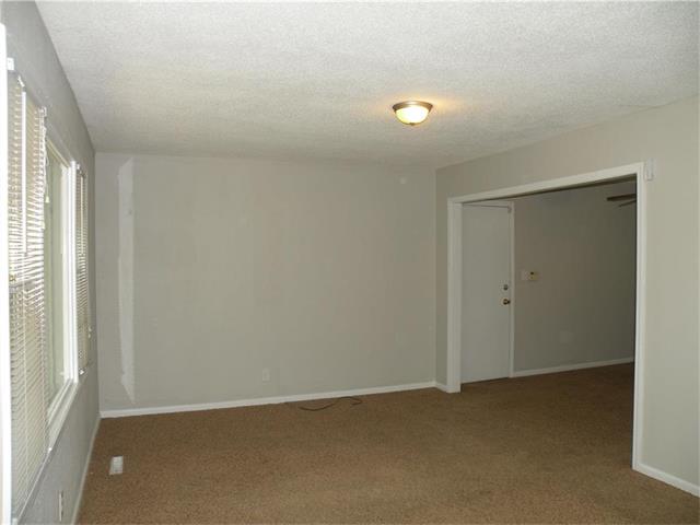 6204 E 136th Street, Grandview, MO 64030