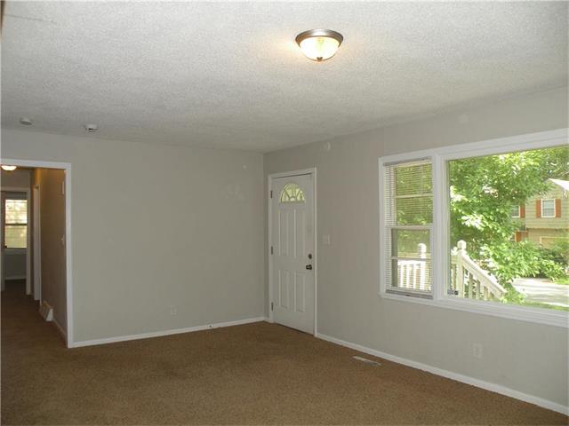 6204 E 136th Street, Grandview, MO 64030