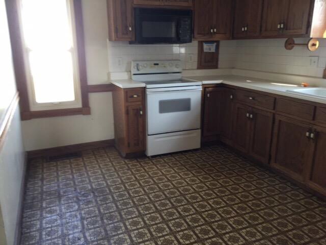 170 E 6th StHolt, MO, 64048Clay County