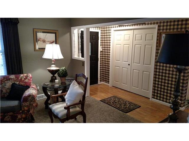 6630 SE Horseshoe Drive, Holt, MO 64048