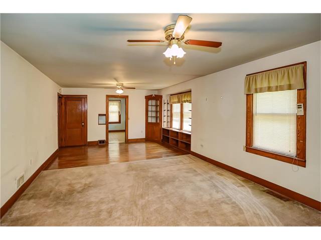 821 S MILLS Street, Independence, MO 64050