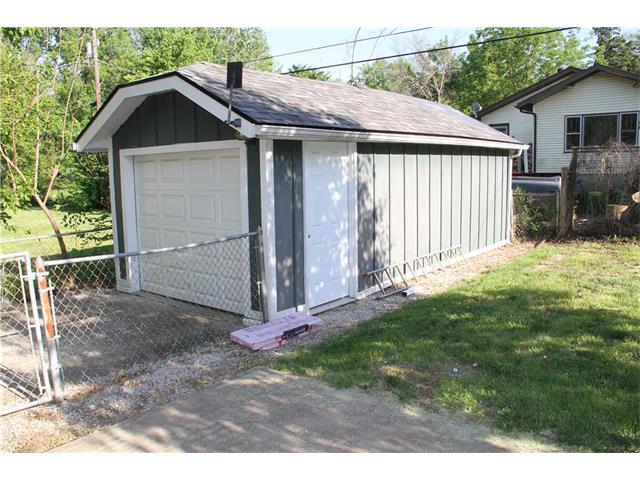 10207 E 10TH Street, Independence, MO 64053